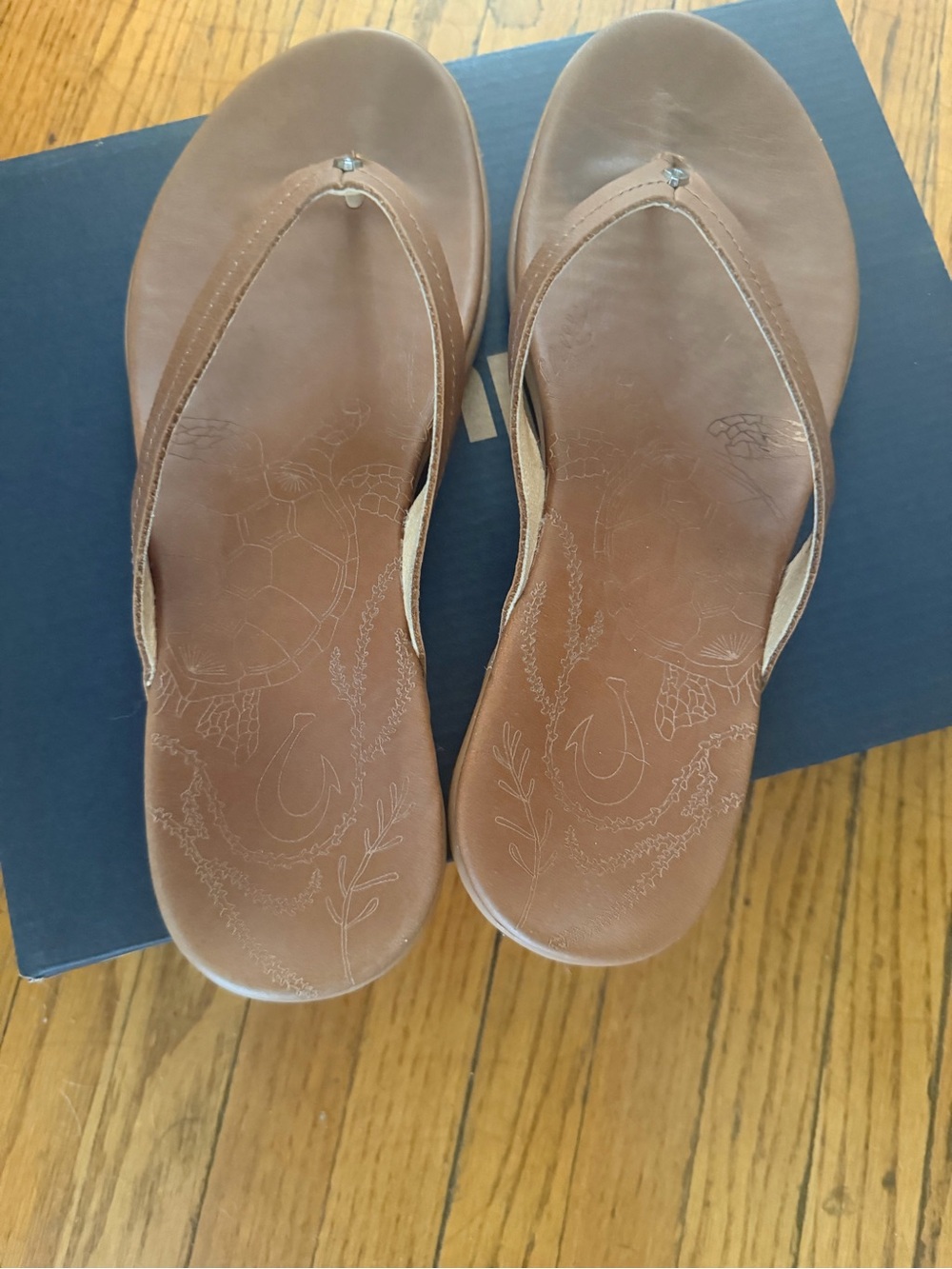 OluKai HONU Women's Brown Leather Flip-Flop Sandals - Picture 9 of 10